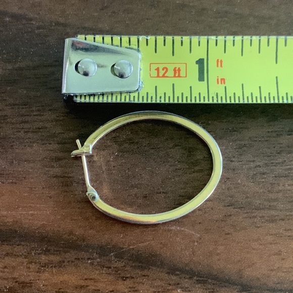 GOLDTONE OVAL KNOFE EDGE HOOPS - Picture 6 of 8